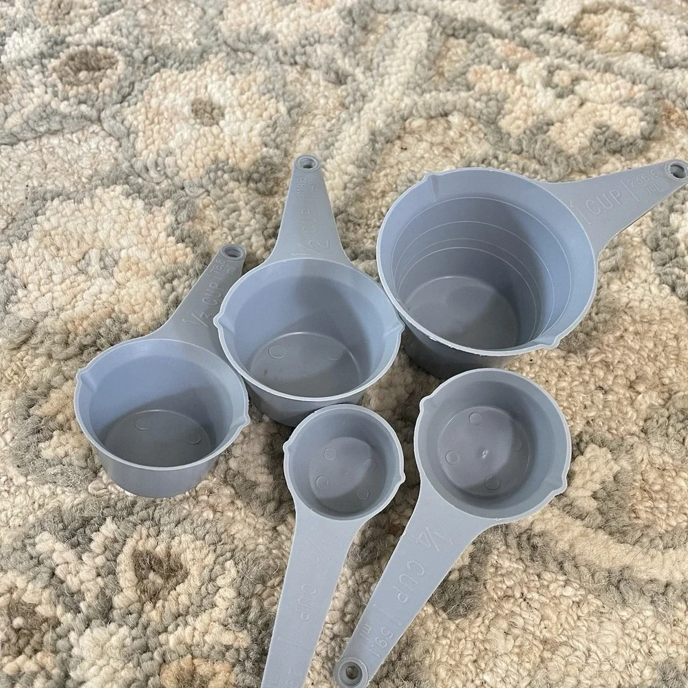 Vintage 1970s Foley Blue Plastic‎ Set of 5 Measuring Cups MCM Cottage